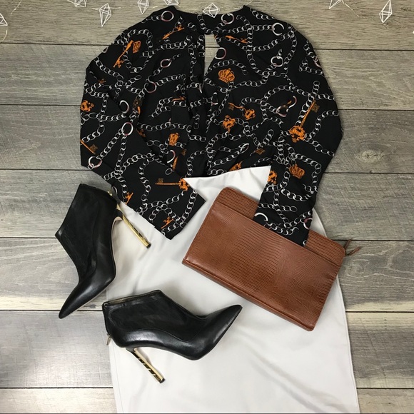 Sample V neck Chain Scarf Print Bodysuit - Picture 3 of 6